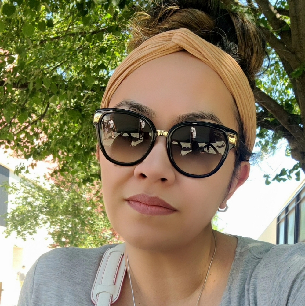 Meet your Posher, Monique